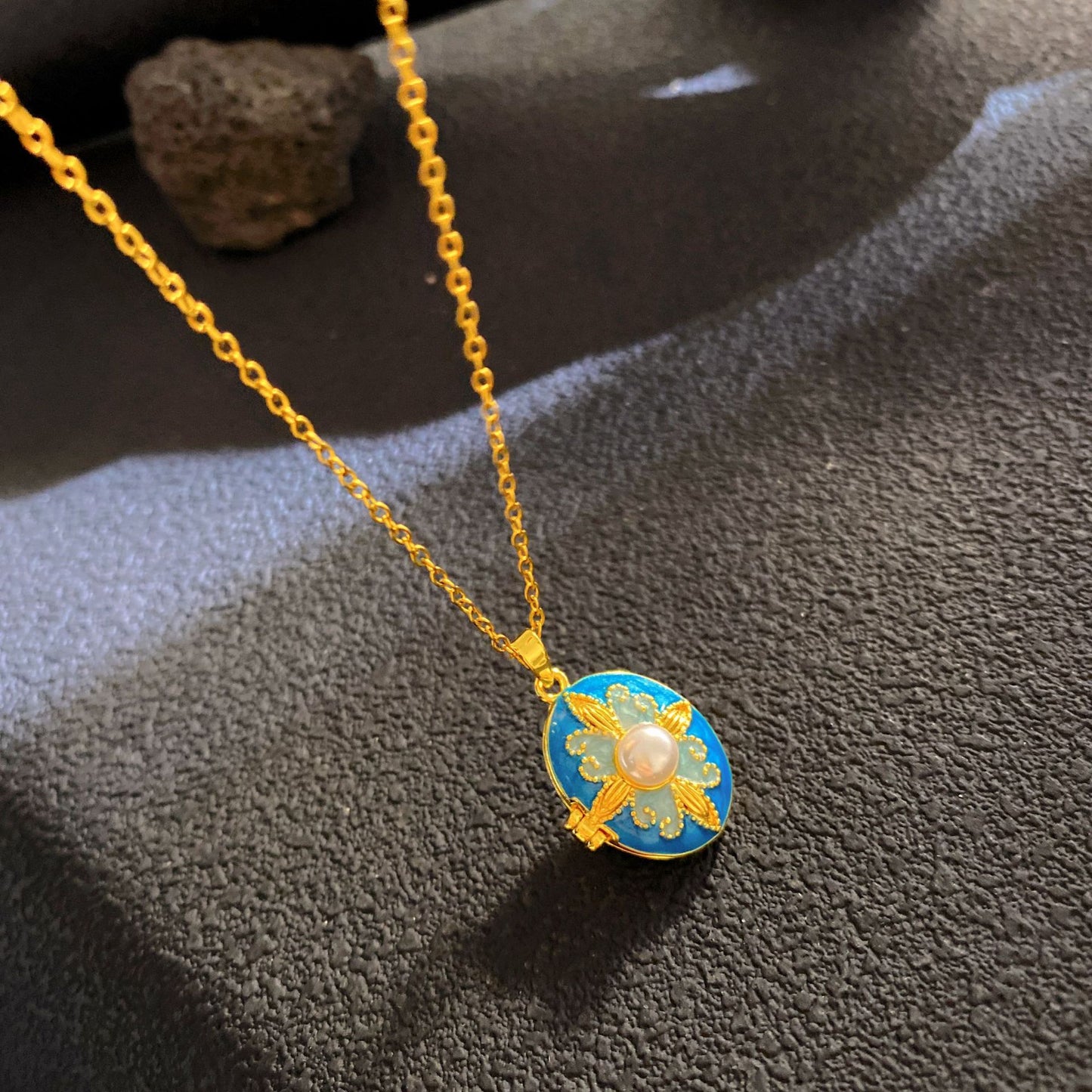 Vintage Elegant Geometric Leaf Teardrop Drip Oil Cubic Zirconia Necklace with 18K Gold Plated Brass Pendant on Titanium Steel Cable Chain for Women