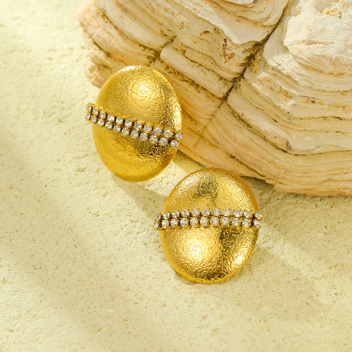 Pendientes de botón redondos de titanio con chapado en oro de 18 quilates y diamantes de imitación, de estilo oficina a la moda para mujer