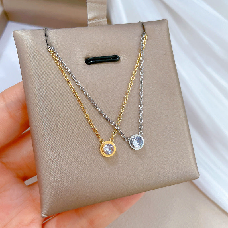 Collana girocollo minimalista in acciaio al titanio con strass, ciondolo floreale geometrico