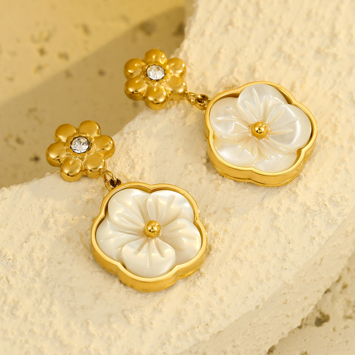 Elegante Collana Pendente Floreale da Donna in Acciaio Inossidabile con Zircone e Intarsio di Madreperla
