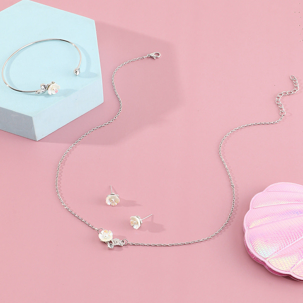 Set collana con ciondolo floreale in lega tonalità fredda con bracciale e orecchini coordinati per bambini, finitura placcata, stile catena a clavicola