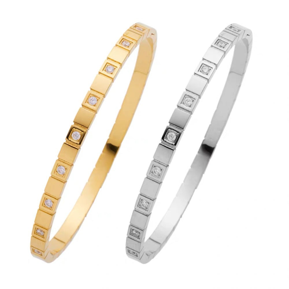 Bracciale a Polsino Minimalista di Lusso in Acciaio al Titanio da Donna con Design Geometrico Quadrato e Intarsio di Strass