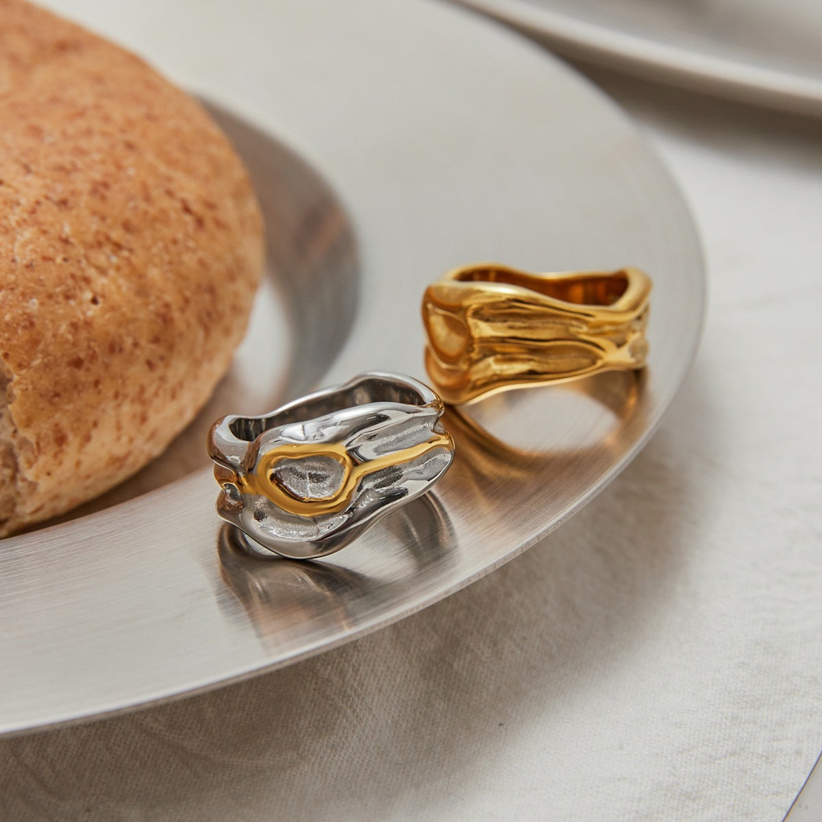 Anello geometrico in titanio e acciaio per donna con finitura placcata, anello di moda in acciaio inossidabile per l'uso quotidiano