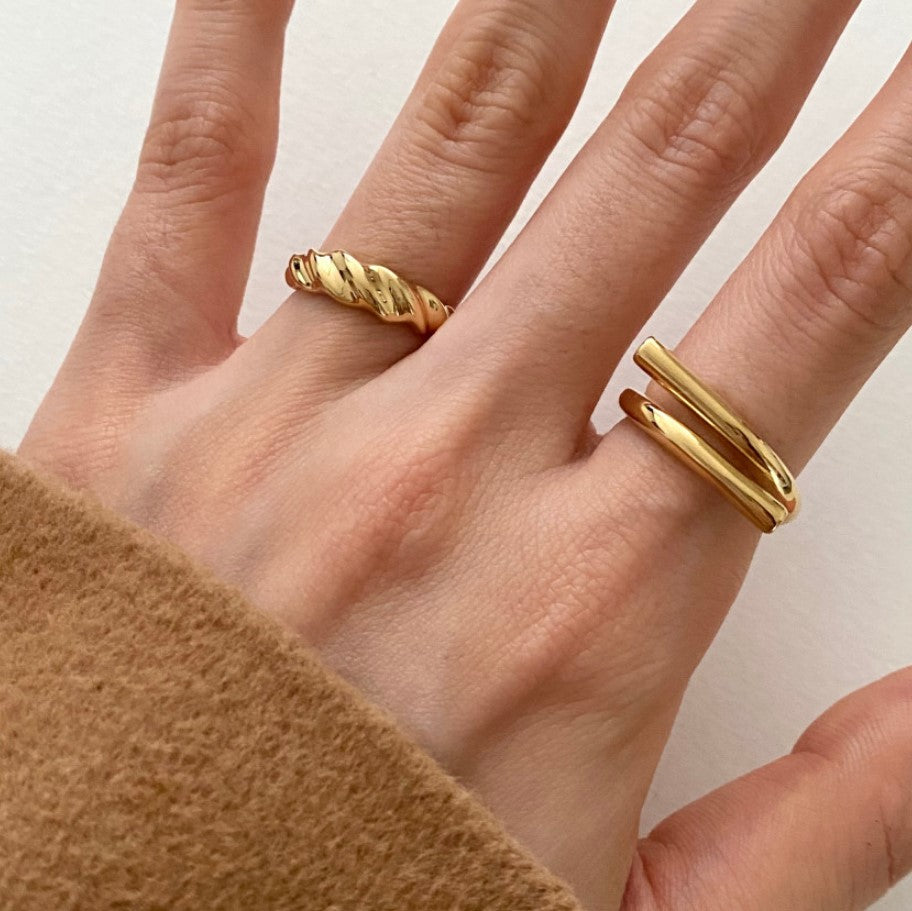 Anillo de Plata de Ley 925 Curva Natural Geométrica Minimalista con Acabado Chapado