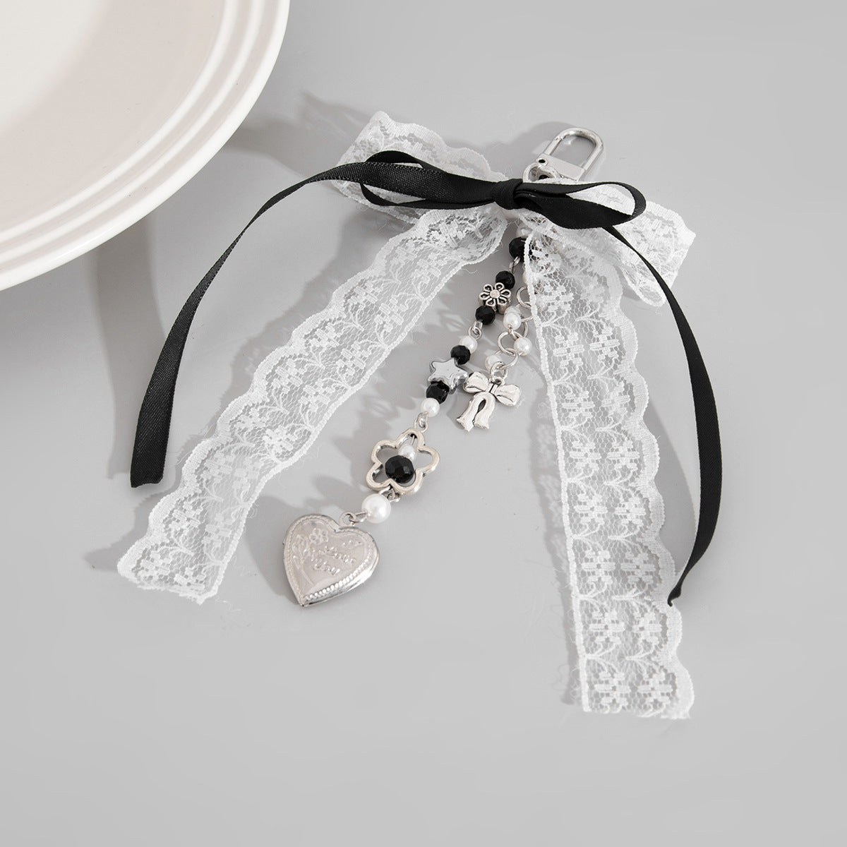 Sweet Minimalist Alloy Heart Teardrop Charm Bar with Bowknot for Bags