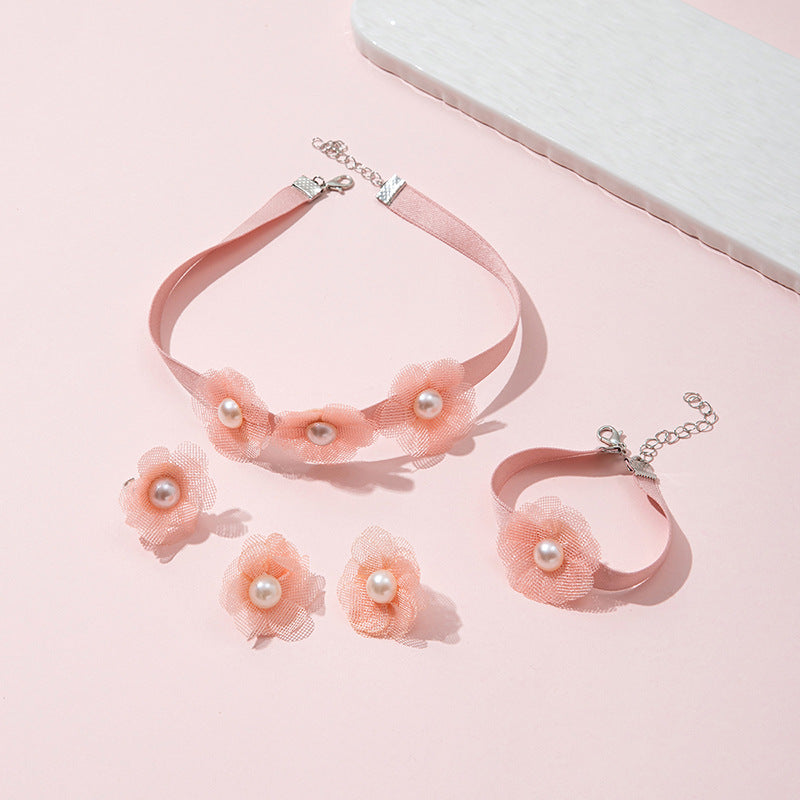 Collar con colgante floral hecho a mano para mujer en tela con delicado diseño de flor para viajes a la playa en verano