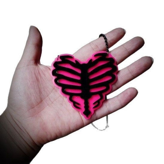 Parure di collana e orecchini in acrilico a forma di cuore in stile vintage con gocce e campanelli per donna