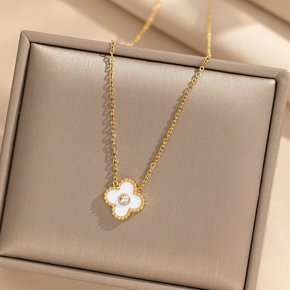 Collana con ciondolo minimalista a quadrifoglio portafortuna da donna in acciaio al titanio con finitura placcata