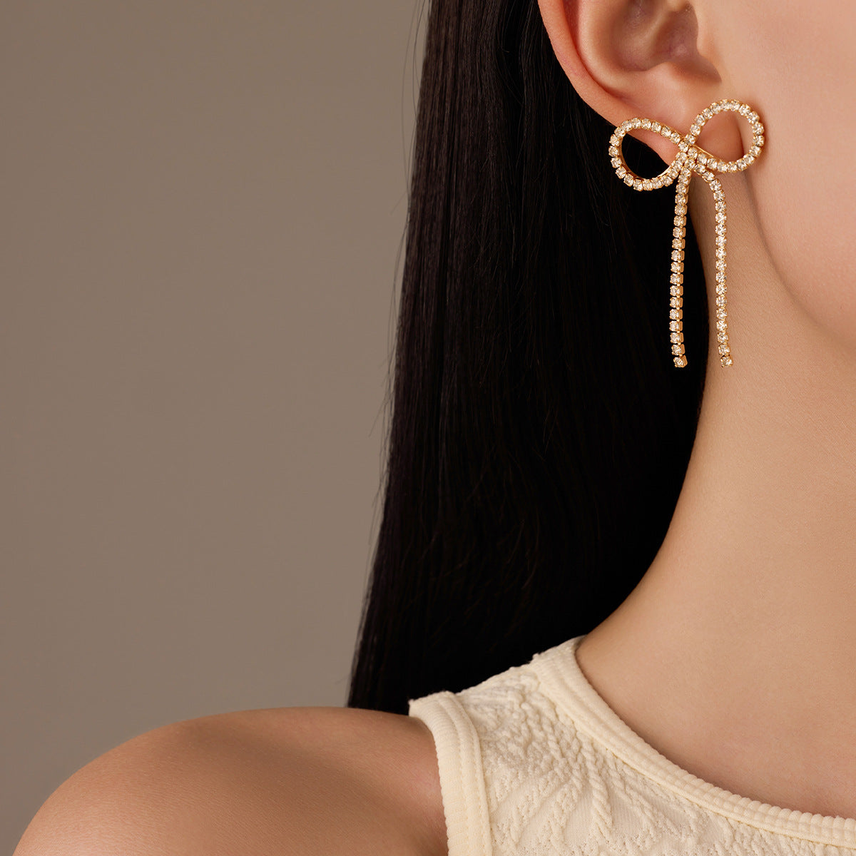 Pendientes de acero inoxidable para mujer con lazo de borla, circonitas incrustadas y acabado chapado