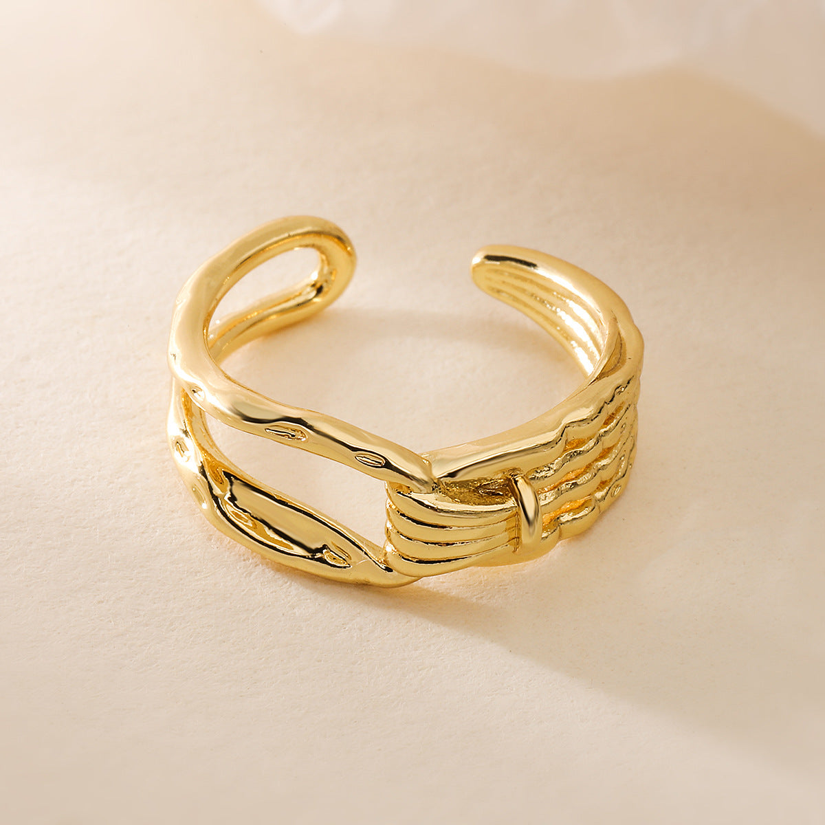 Anello Aperto Geometrico Irregolare Minimalista da Donna Realizzato in Rame con Placcatura in Oro 18K