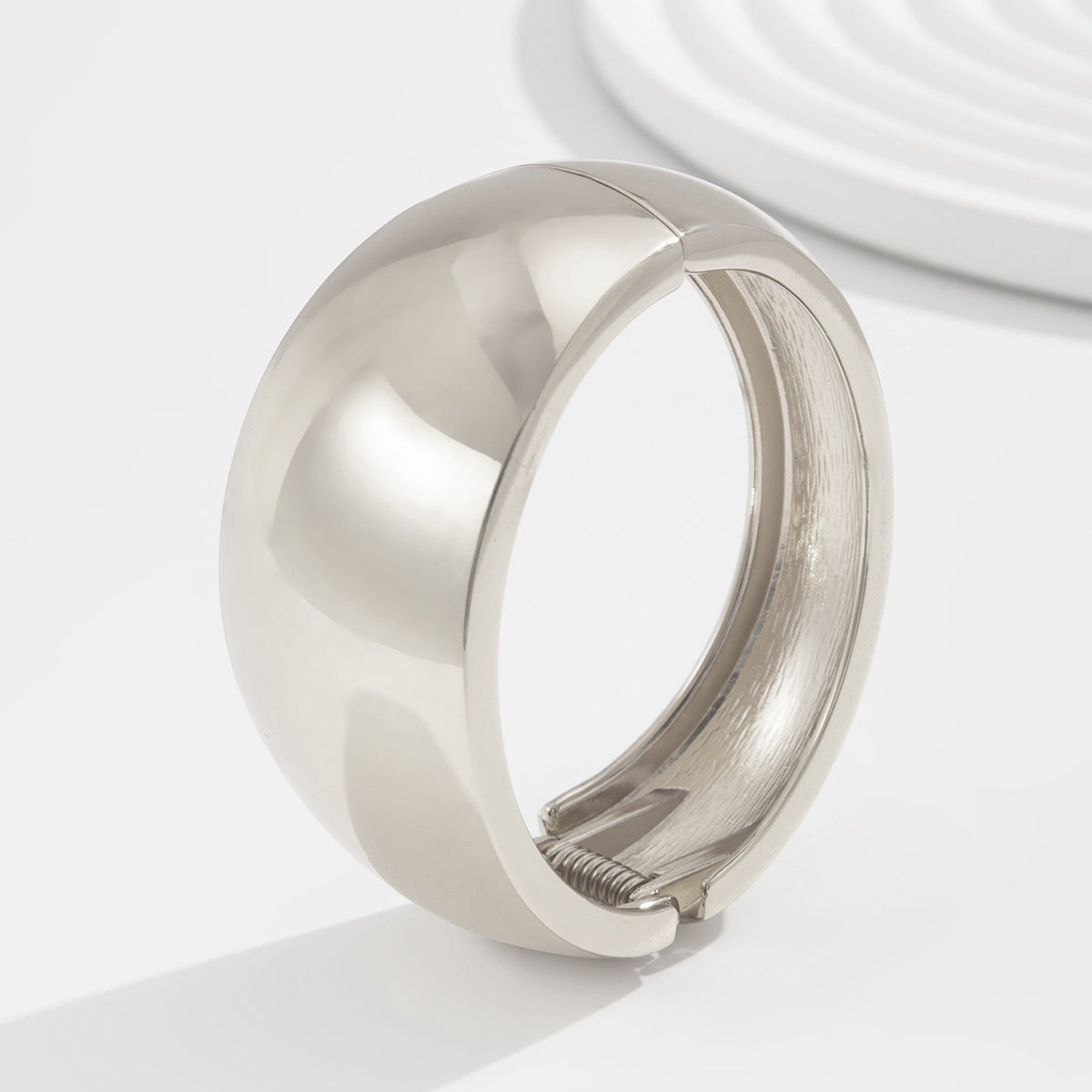 Bracciale rigido geometrico da donna in lega in stile cyberpunk retrò con finitura placcata