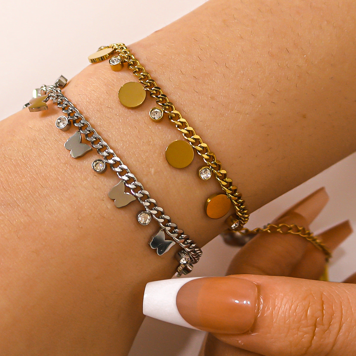 Minimalist French-Style Round Geometric Titanium Steel Bracelet with Rhinestone Inlay and Polished Finish for Women