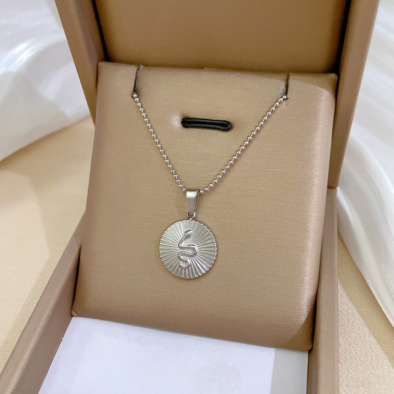 Collar Minimalista de Acero de Titanio Geométrico con Dije de Acero Inoxidable 304 Bañado para Unisex