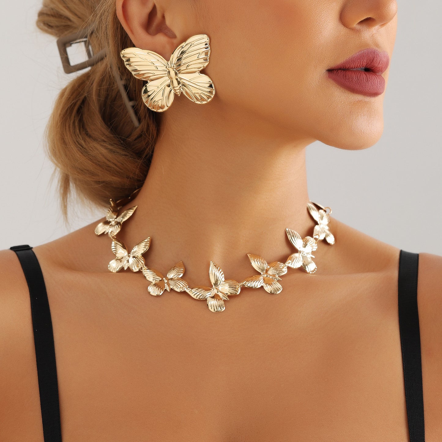 Collar de mariposa estilo punk con diseño geométrico en aleación con acabado chapado para mujer