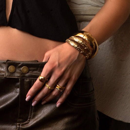 Brazalete Abierto Floral de Acero Inoxidable con Baño de Oro de 18K para Mujer