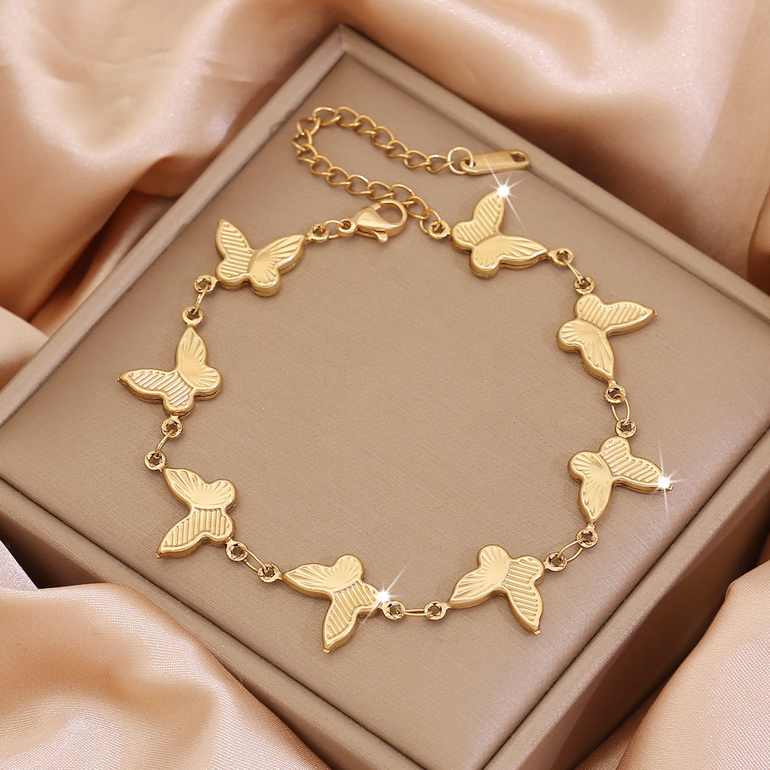 Bracciale personalizzato da donna in acciaio inossidabile con cuore e motivo floreale e finitura placcata
