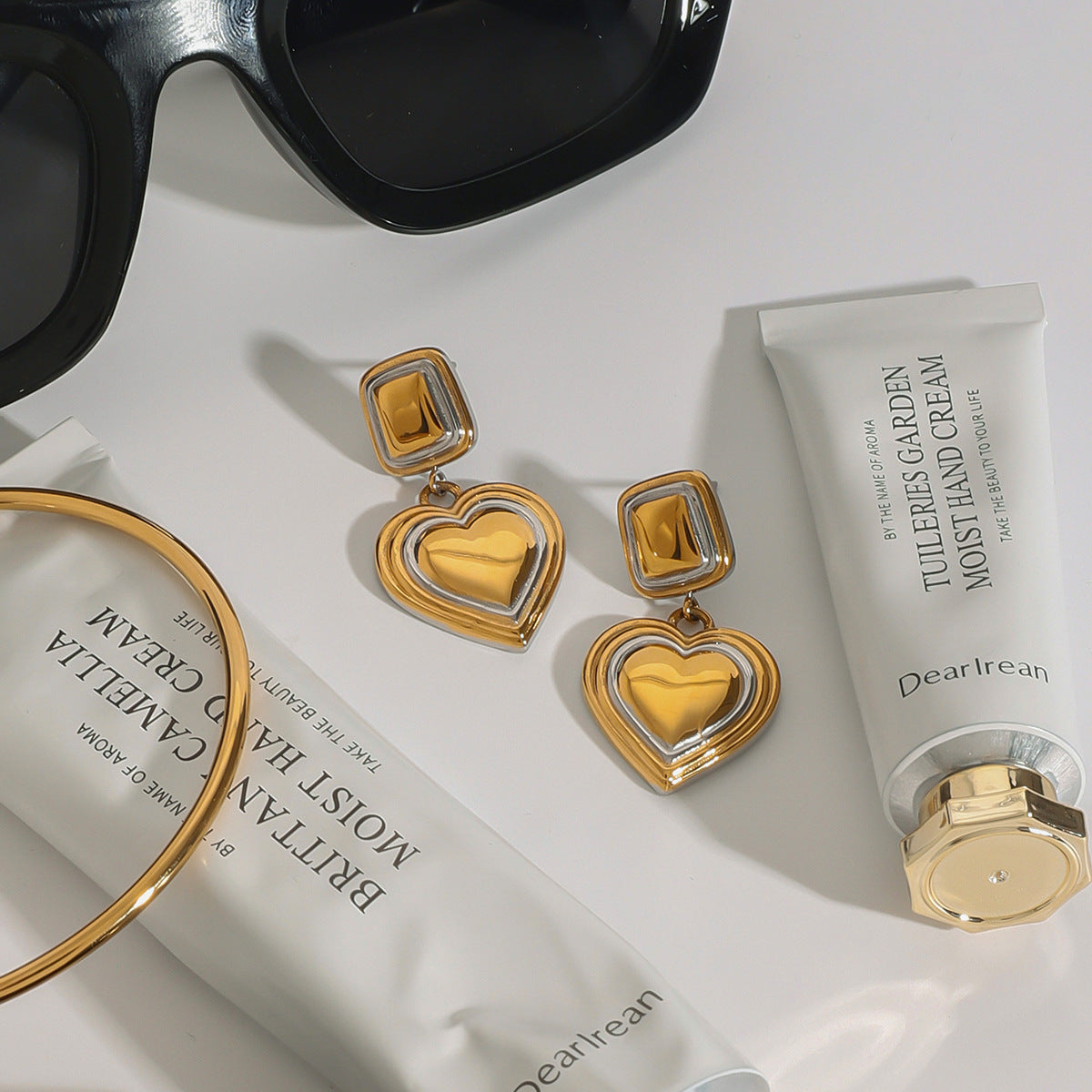 Pendientes de acero inoxidable en forma de corazón minimalista con acabado chapado para mujer