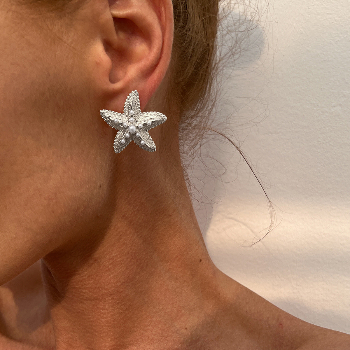 Vacation Style Star-Shaped Geometric Metal Stud Earrings for Women with Electroplated Finish and Beach-Inspired Design