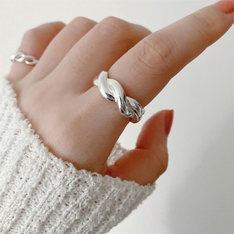 Minimalist Crossband Heart-Shaped 925 Sterling Silver Ring with Beveled Geometric Detail for Women