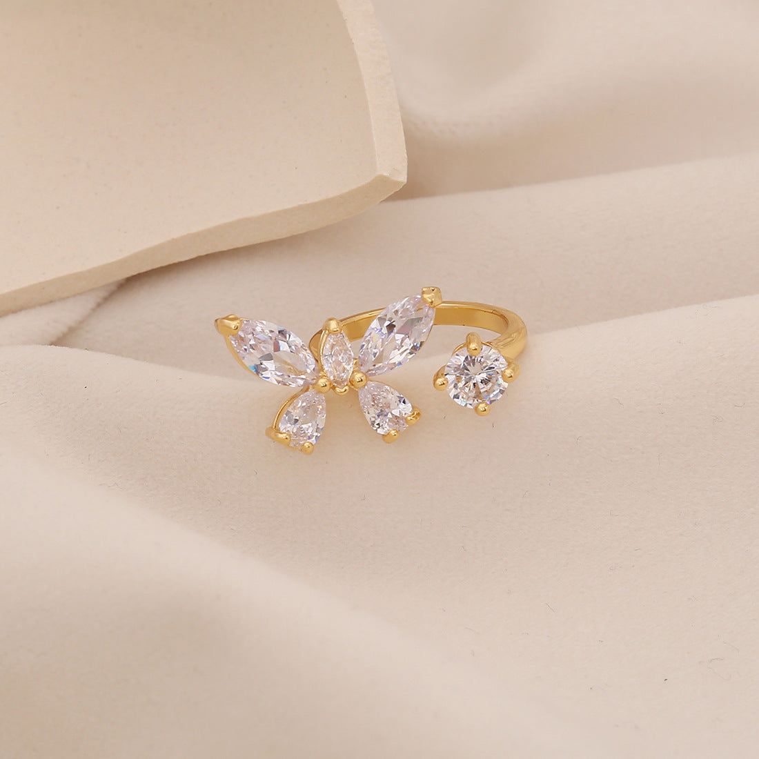 Fashionable Butterfly-Shaped Copper Ring with Plated Finish for Women