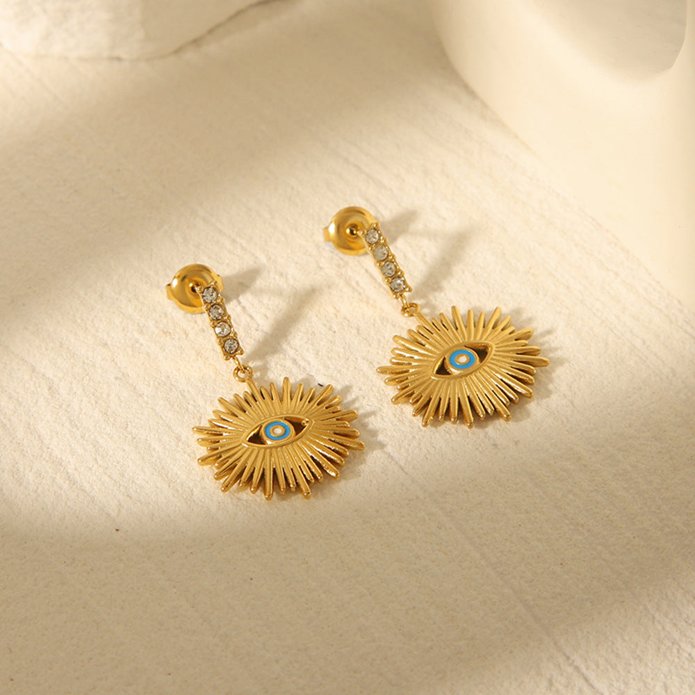 Orecchini a perno geometrici minimalisti con occhio di Allah in acciaio al titanio con placcatura in oro 18 carati e intarsio di strass
