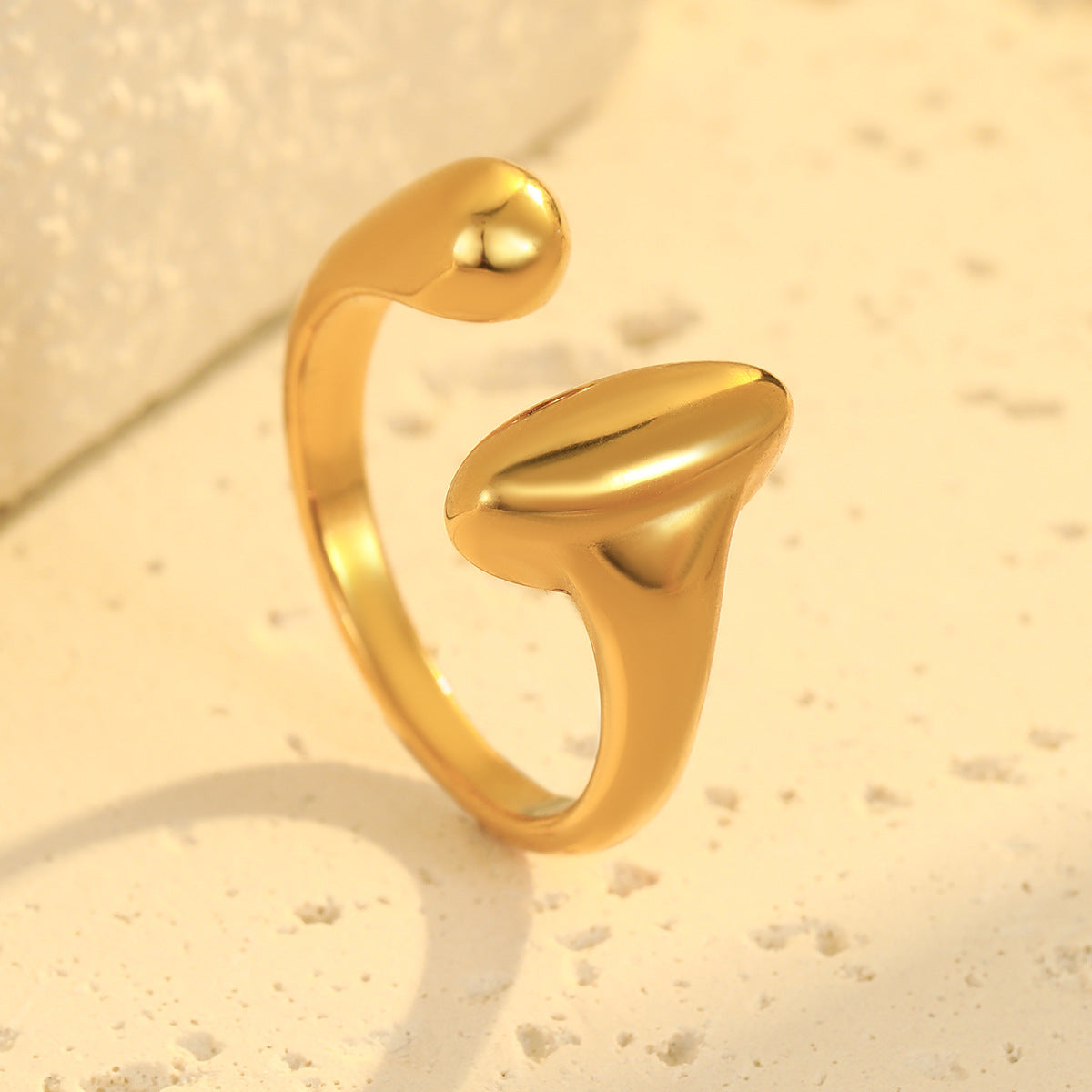 Anello Minimalista Geometrico da Donna in Acciaio Inossidabile con Finitura Galvanica, Design a Fascia Aperta Regolabile