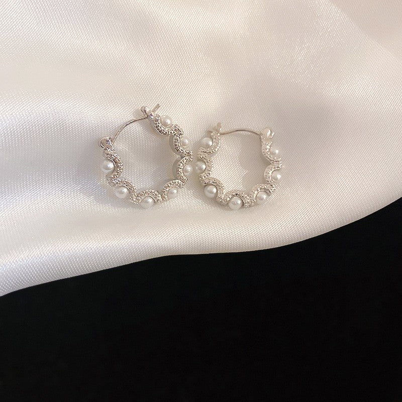 Aretes Geométricos Minimalistas de Cobre con Acabado Chapado para Mujer Pendientes Modernos y Versátiles