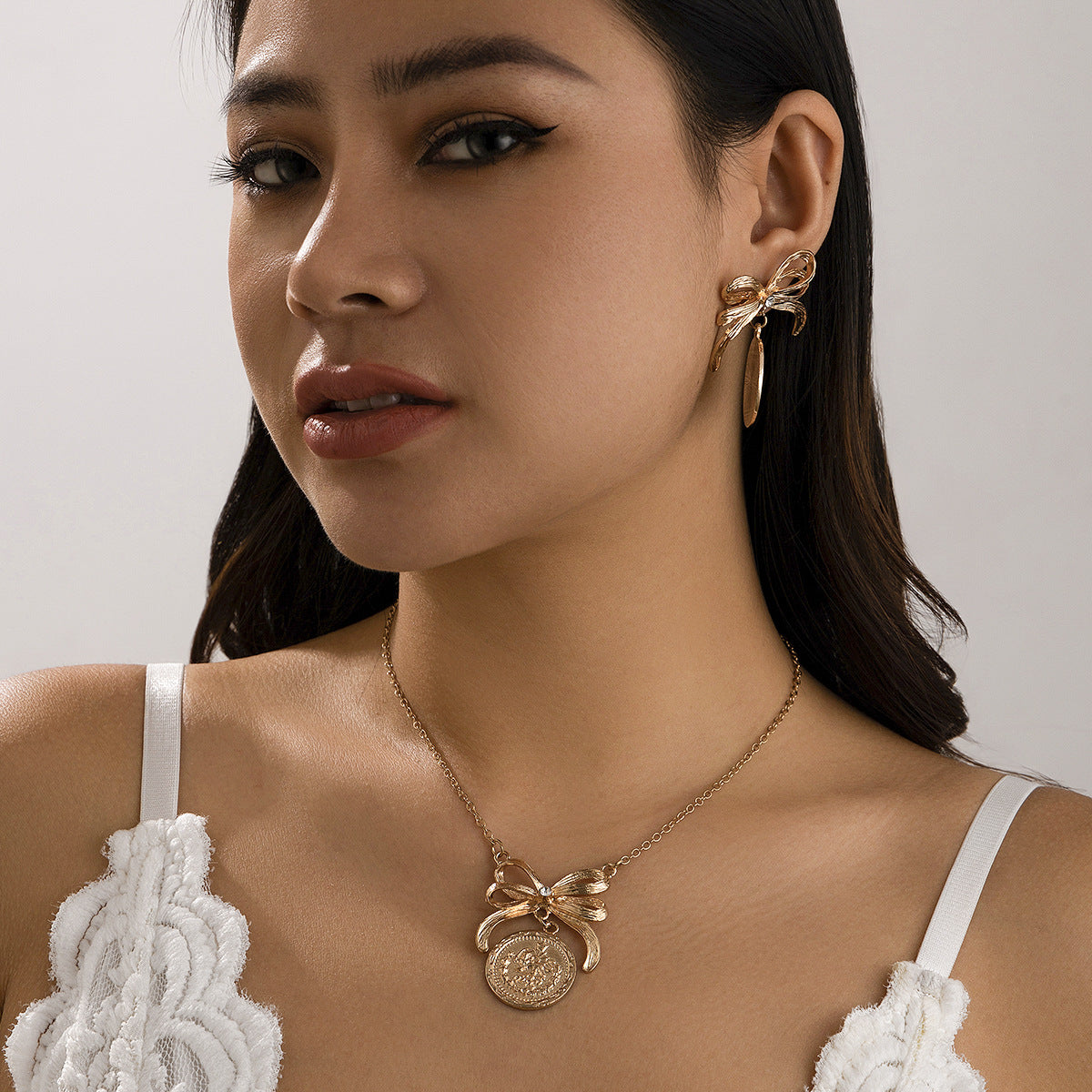 Bow Knot Faux Pearl Alloy Plated Necklace for Women