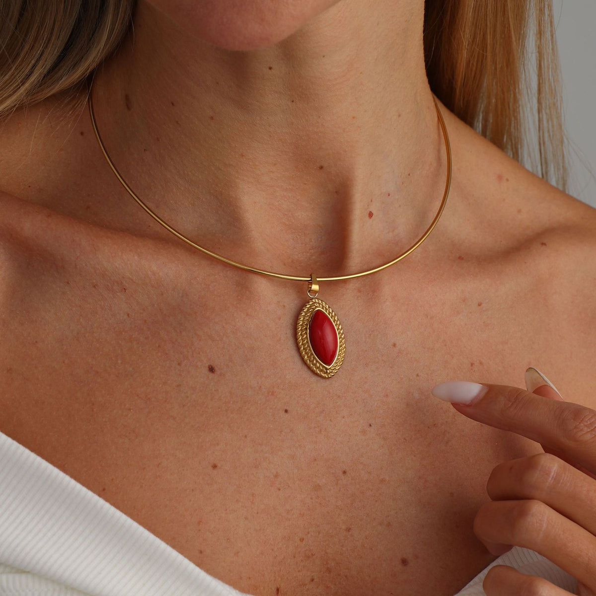 Minimalist Oval Geometric Resin Pendant Stainless Steel Plated Choker Necklace for Women