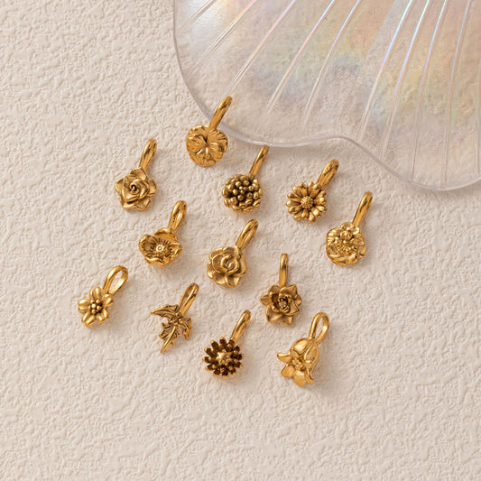 Ciondolo con Barretta Floreale Vintage Placcato Oro 18K in Acciaio Inossidabile con Catena Regolabile