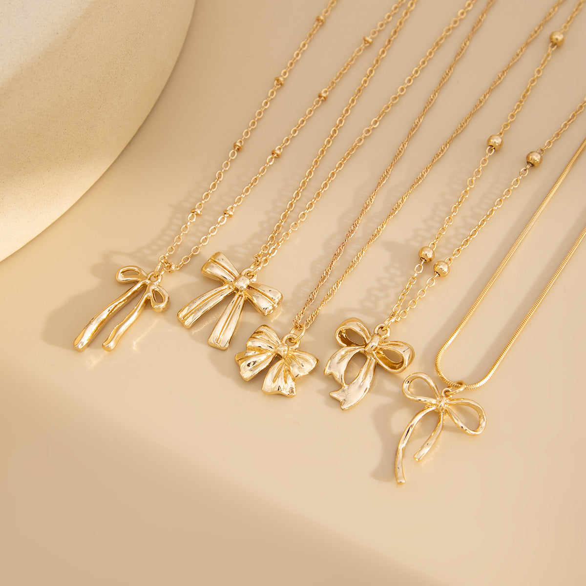 Minimalist Bow-Shaped Alloy Pendant Necklace for Women with Plated Finish and Snake Chain Design