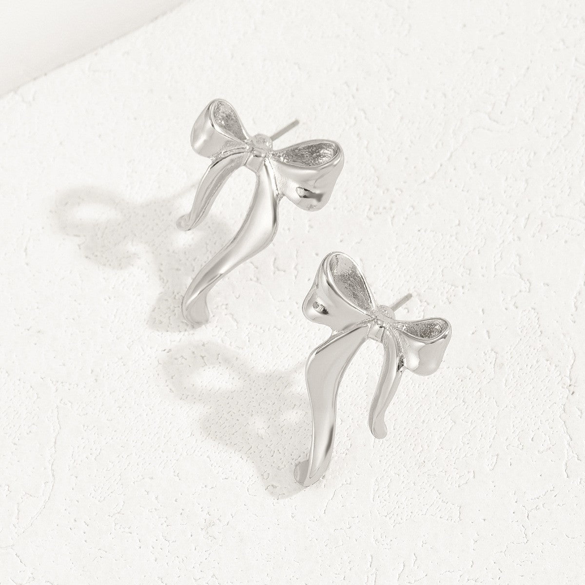 Pendientes de cobre minimalistas con forma de lazo dulce con acabado galvanizado para mujer