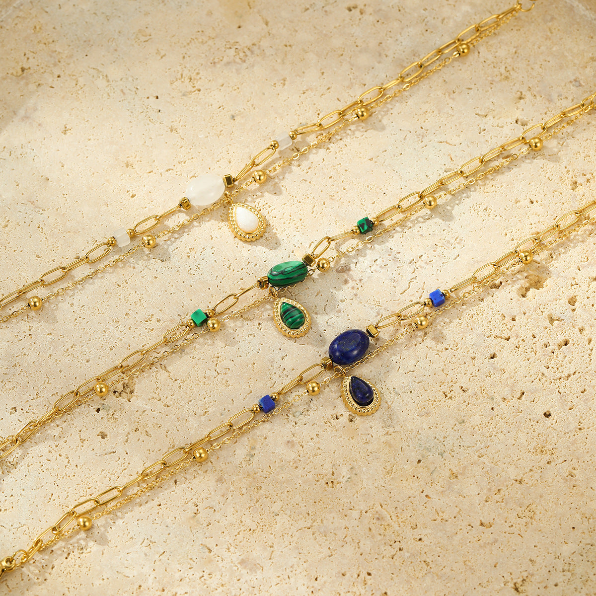 Bracciale alla moda in acciaio inossidabile stile ufficio con intarsi in pietra naturale e pendente in acciaio al titanio