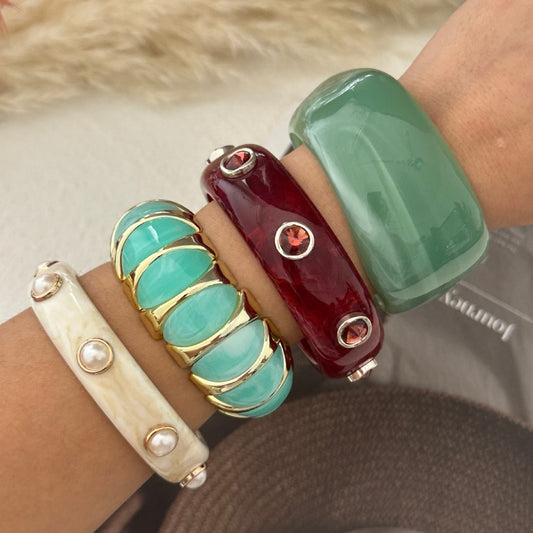 Bracciale da donna in acrilico lucidato con strass geometrici intarsiati