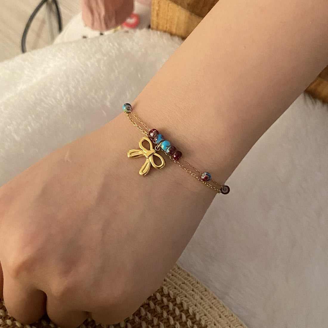 Bracciale da donna vintage in acciaio inossidabile placcato, a forma di cuore e con dettaglio a fiocco