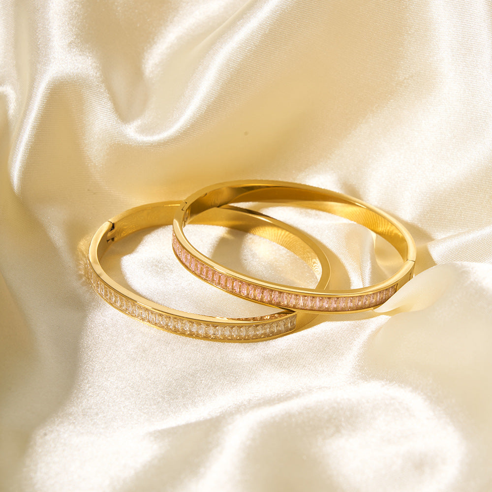 Bracciale Minimalista Geometrico in Acciaio al Titanio con Accenti di Zirconi per Donne e Uomini