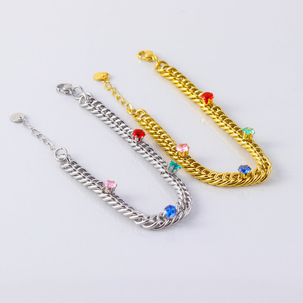 Collar Minimalista Geométrico de Acero de Titanio con Chapado en Oro de 18K y Detalles de Circonita Cúbica en Cadena Cubana
