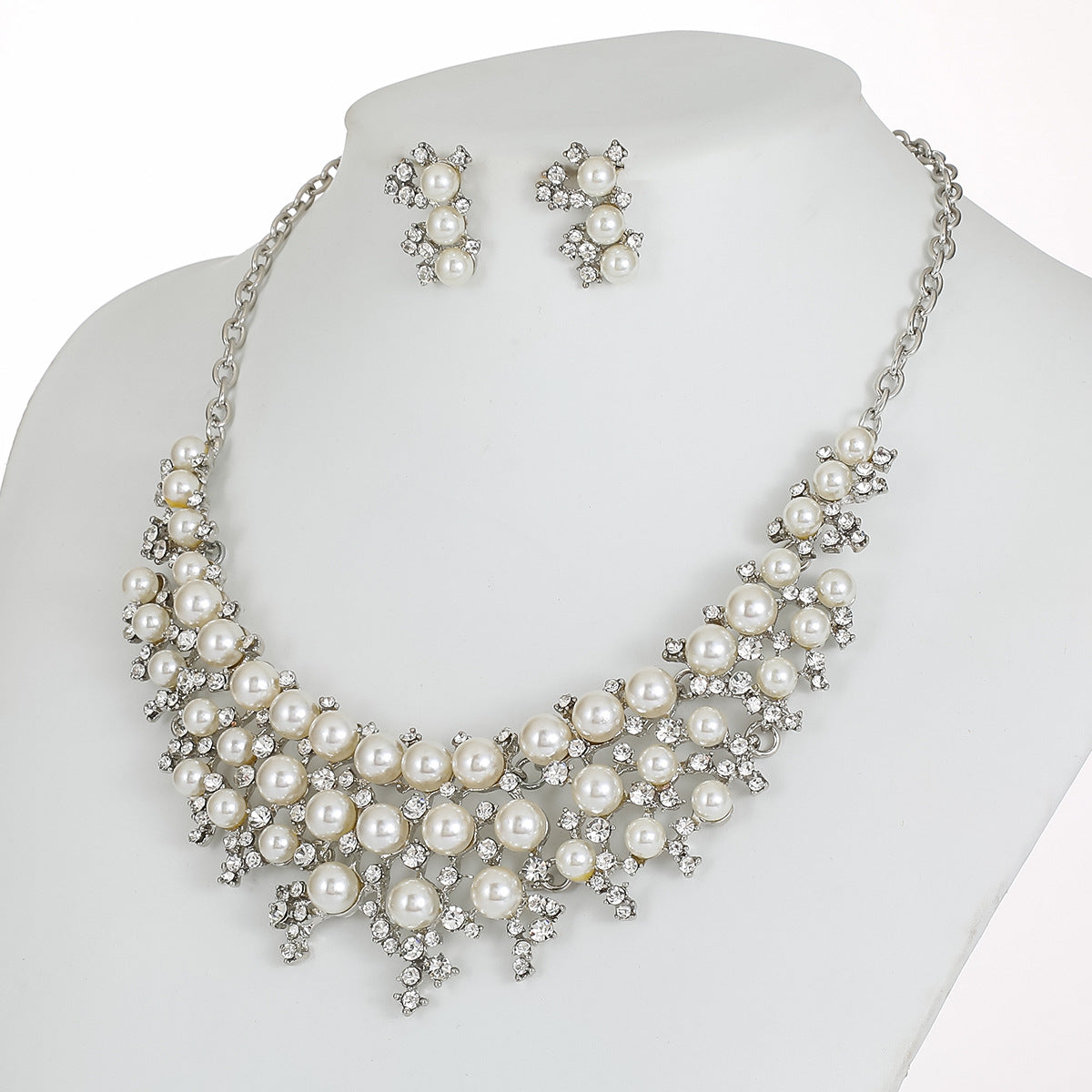 Vintage Artistic Pearl Necklace Set with Alloy Pendant and O-Chain for Women, Electroplated Floral Pattern Design