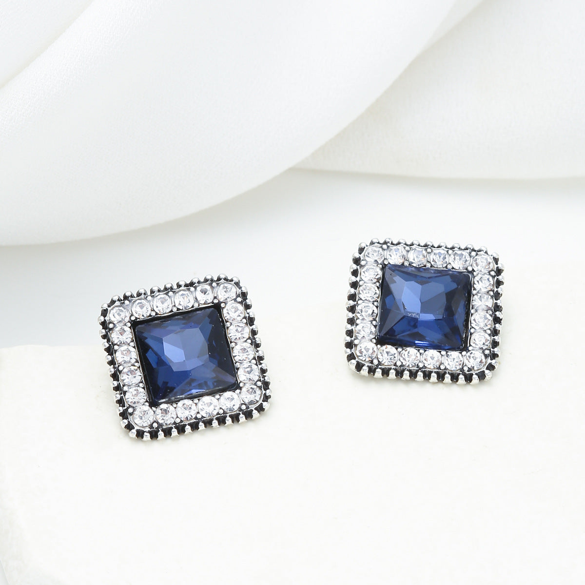 Pendientes de aleación con diseño geométrico y circonitas incrustadas para mujer, elegantes aretes de bisutería con diamantes de imitación engastados