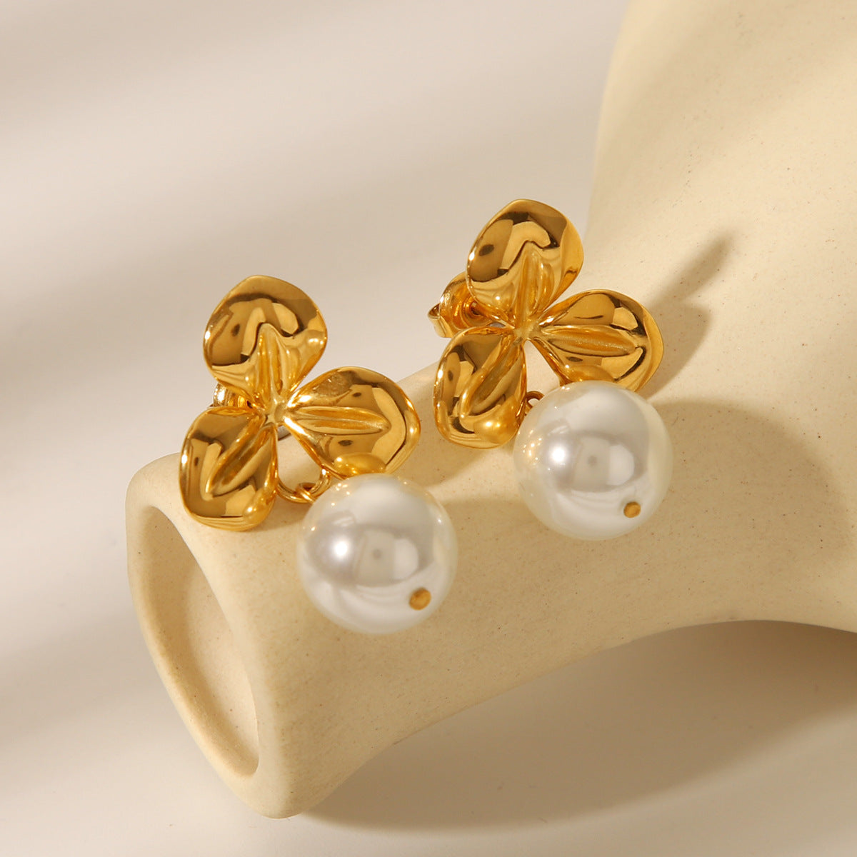 Vintage French Style 18K Gold Plated Stainless Steel Floral Geometric Pearl Stud Earrings for Women
