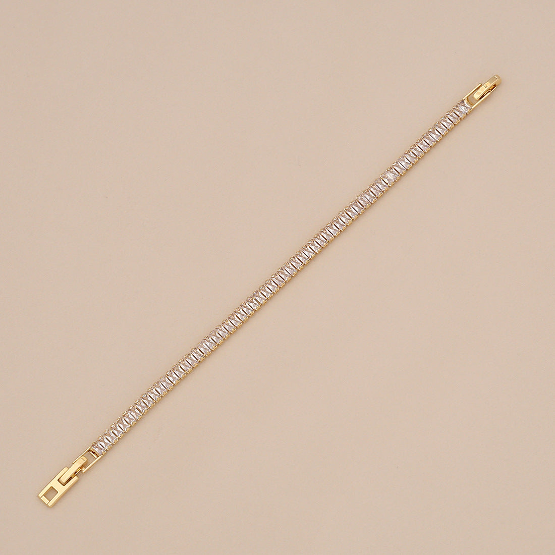 Bracciale quadrato geometrico alla moda da donna con zirconi intarsiati, accessorio chic minimalista da ufficio
