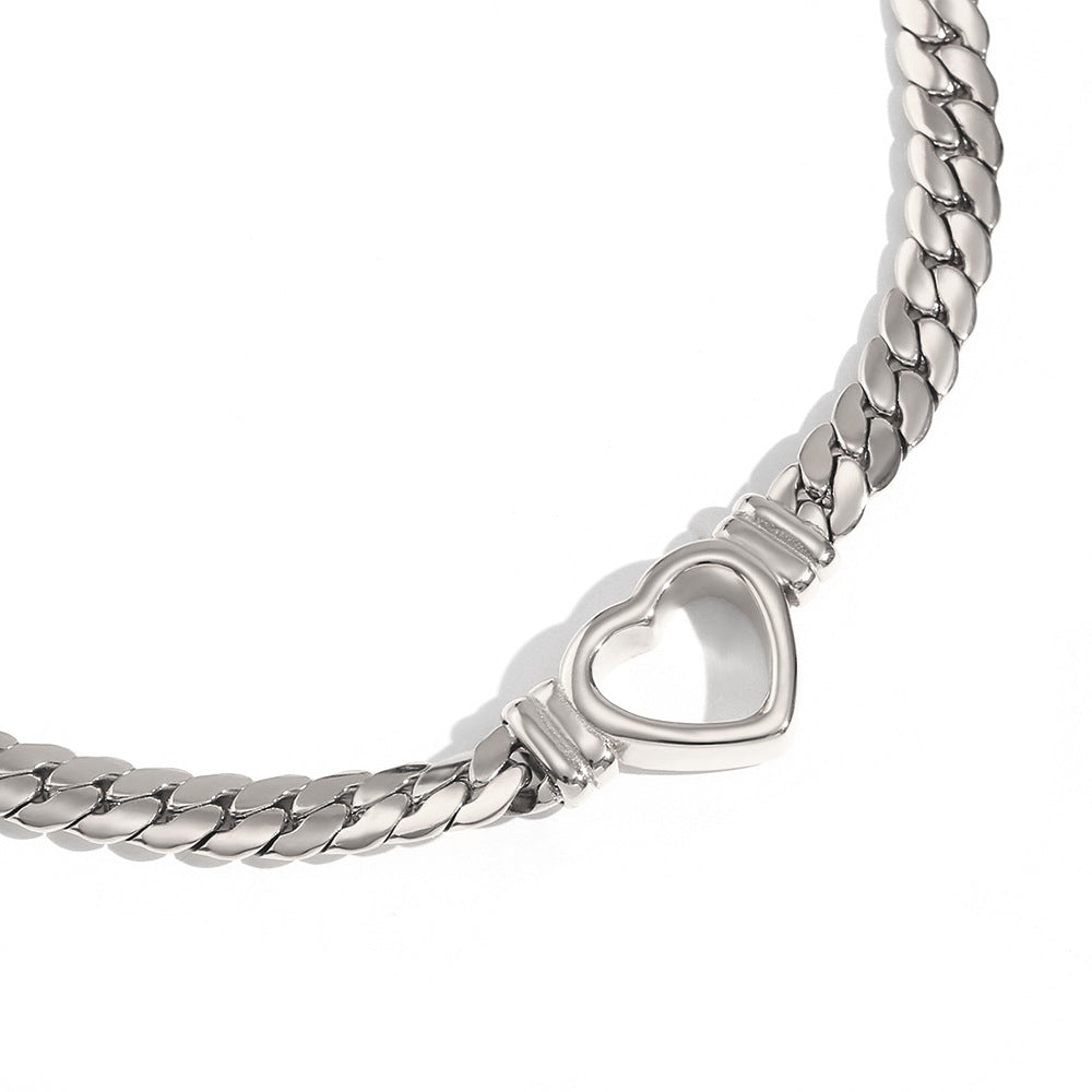 Collar con Colgante de Corazón Hueco Minimalista de Moda en Acero Inoxidable con Baño de Oro de 18K para Mujer