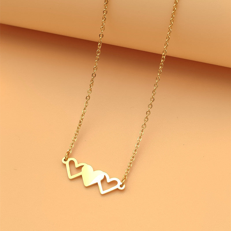 Collana minimalist con cuore in acciaio inossidabile con ciondolo in acciaio al titanio e finitura placcata per donna
