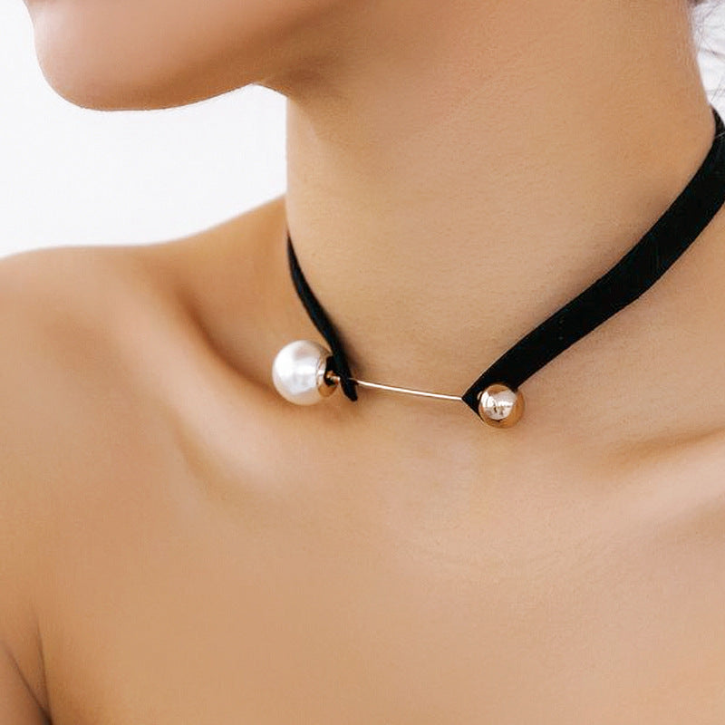 Minimalist Geometric Shaped Electroplated Metal Clavicle Necklace with Imitation Pearl Accent