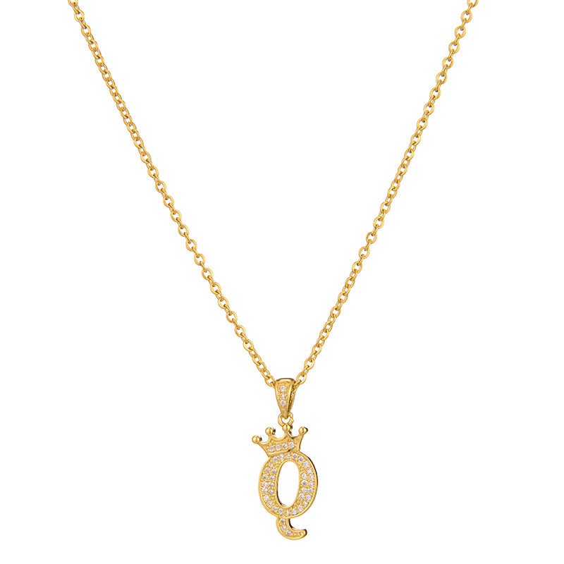 Collana da donna in acciaio inossidabile a forma di corona, minimalista, con zirconi cubici micro-pavé e charm a lettera