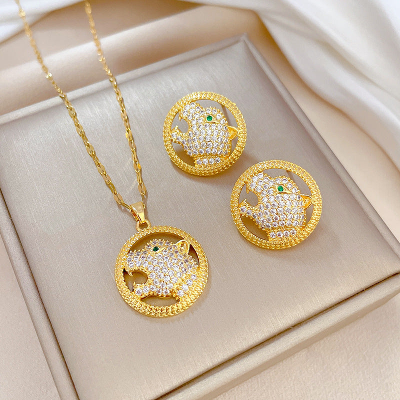 Parure di Orecchini e Collana in Rame Placcato con Zirconi Geometrici di Lusso