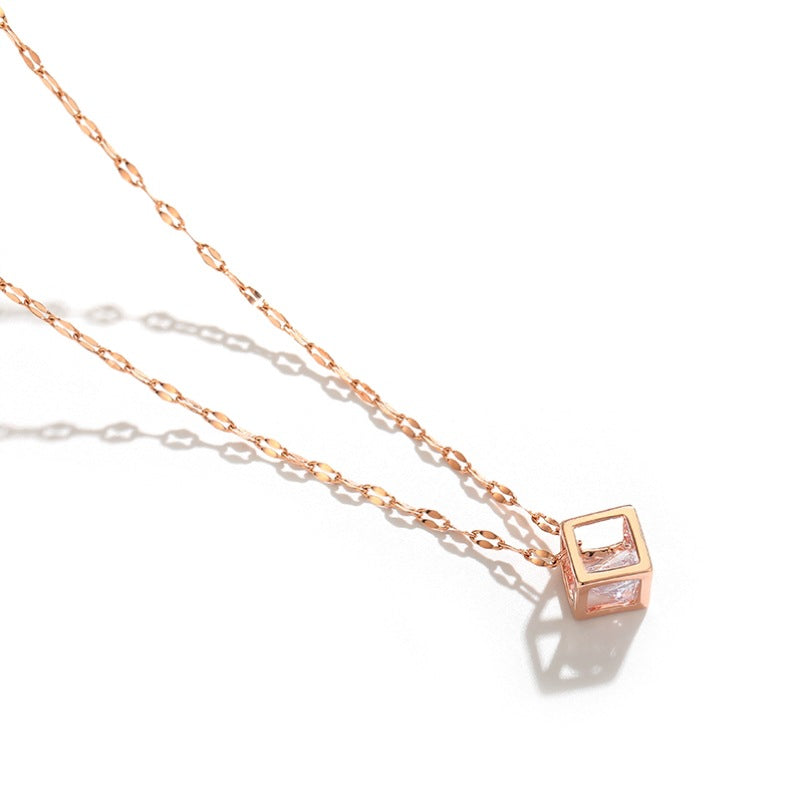 Collana da Donna con Ciondolo a Goccia Geometrico Minimalista e Strass in Acciaio al Titanio
