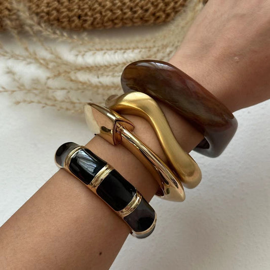 Pulsera de aleación chapada con diseño geométrico irregular