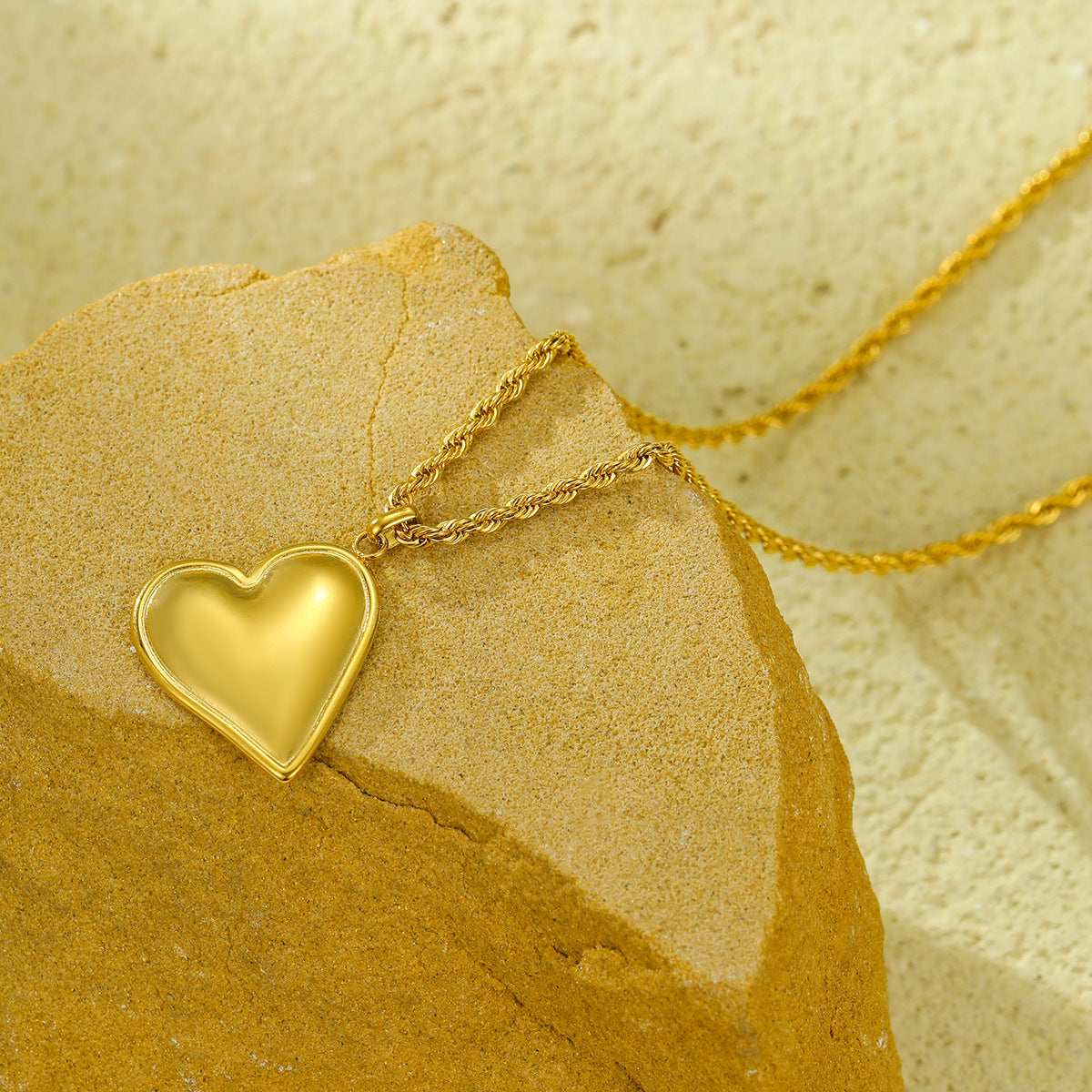 Collana a girocollo in acciaio al titanio placcato oro 18 carati, con ciondolo a cuore, stile minimalista Instagram, da donna