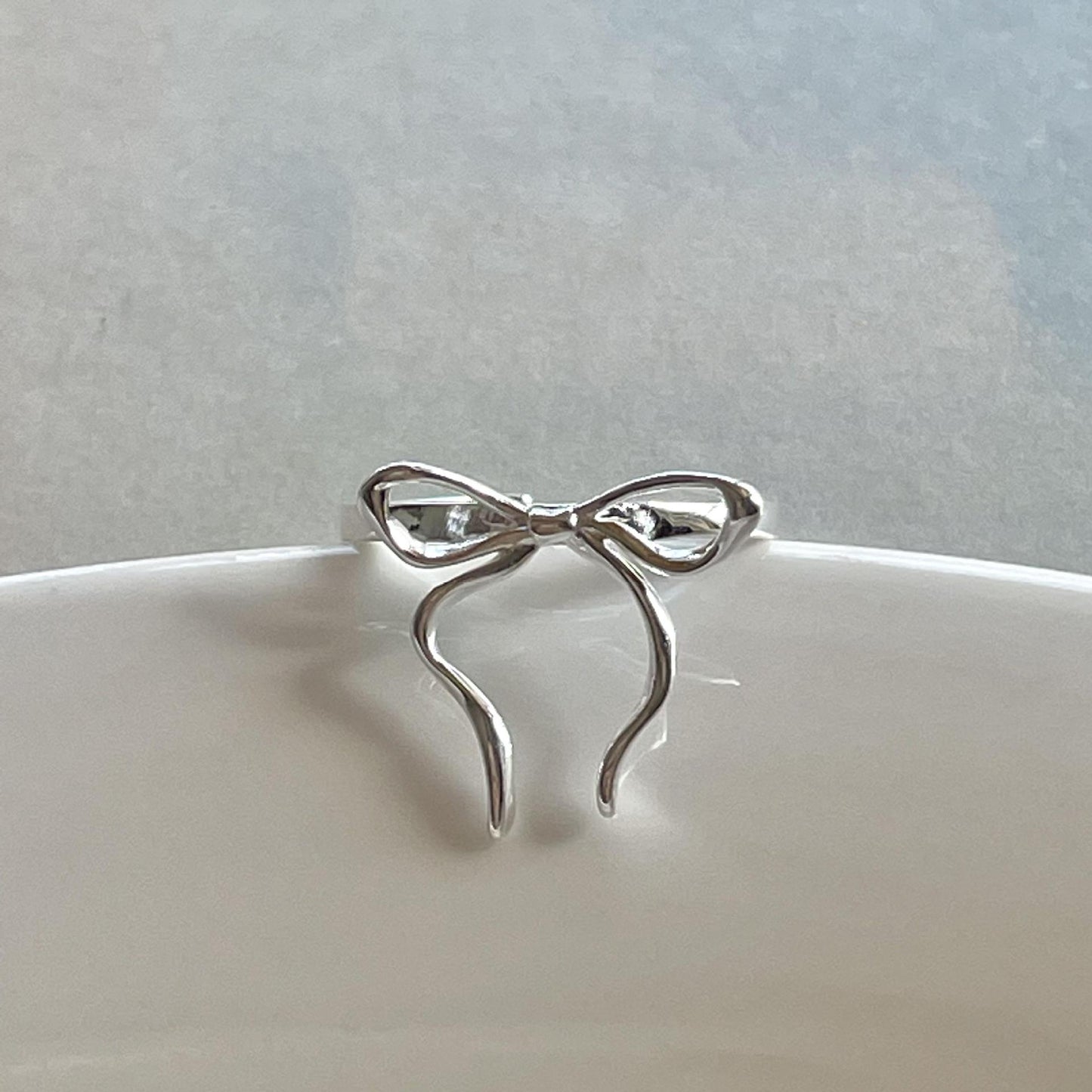 Anello da Donna Minimalista con Fiocco in Argento Sterling 925